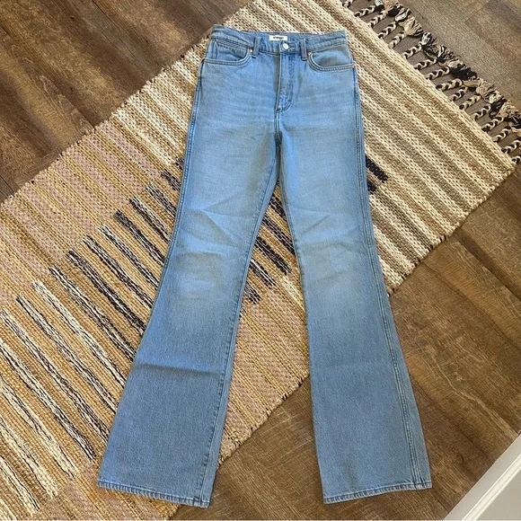 Wrangler High-Rise Light Blue Jeans with Sun Embroidery - Picture 5 of 16